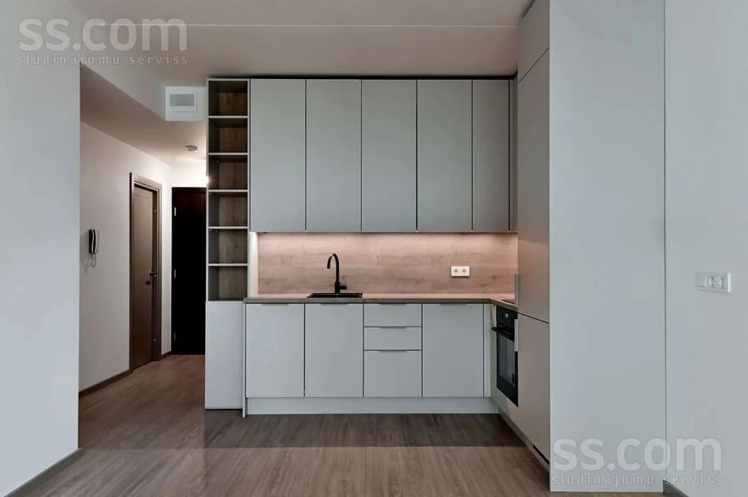 Divistabu dzīvoklis — Eizenšteina 47