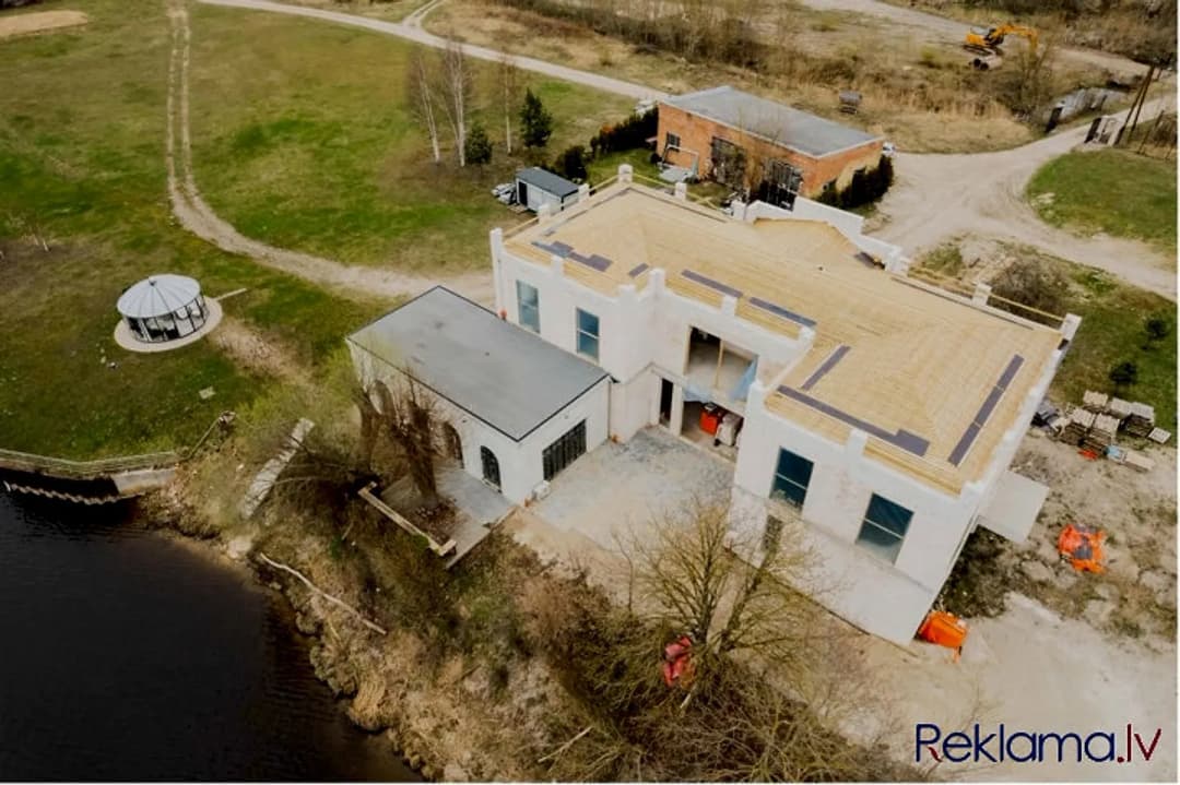 Ekskluzīvs īpašumu Jelgavā, Lielupes krastā. + Objektu veido daudzstūra formas zemes gabals — vēl bildes