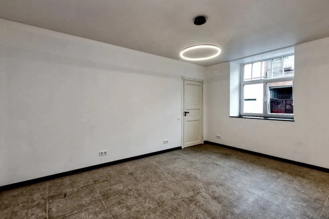 Tiek pārdots renovēts 2-istabu dzīvoklis Rīgas centrā (1 izolēta istaba). Dzīvoklis — bilde 4