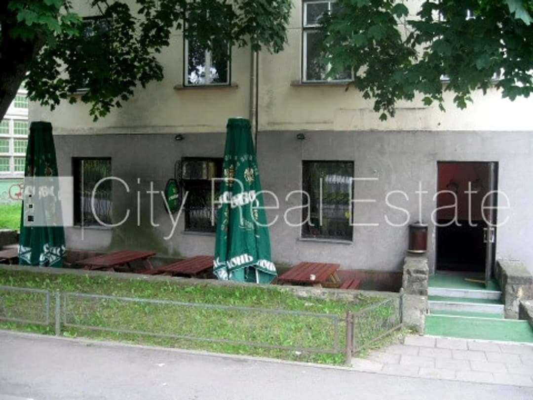 Fasādes māja, šīfera jumta segums, labiekārtots apzaļumots pagalms, iežogota teritorija, — vēl bildes