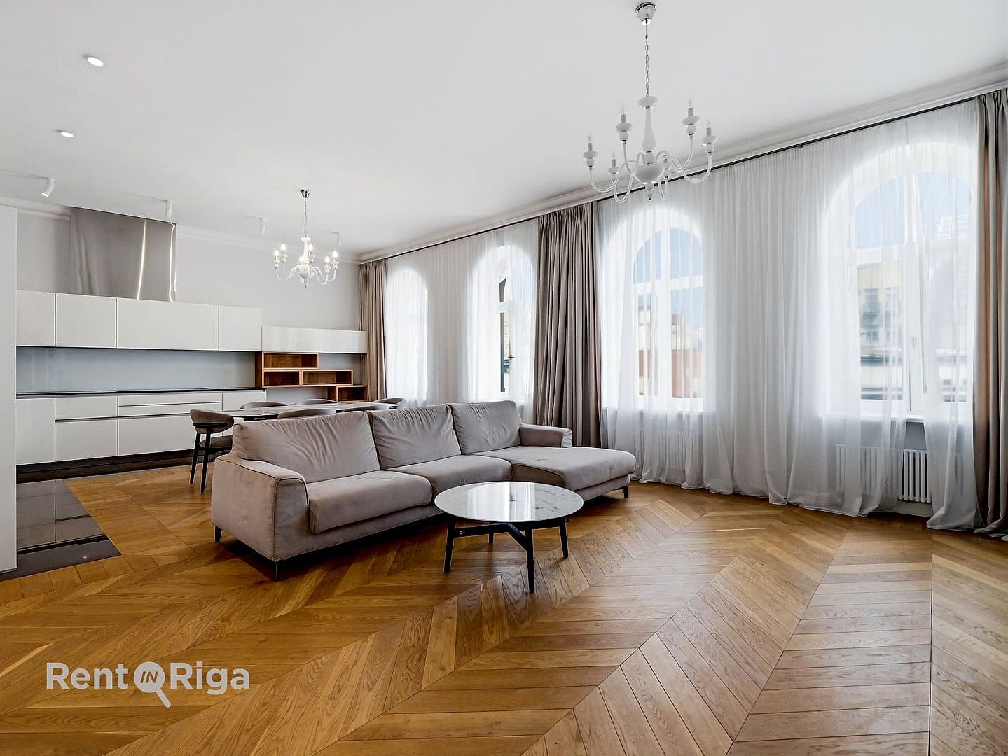 Elizabetes 18, Centrs