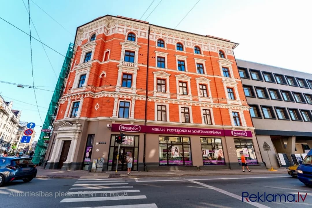 Iegādei pieejams studio tipa dzīvoklis renovēta ēka pašā Rīgas centrā. Šī ir lieliska