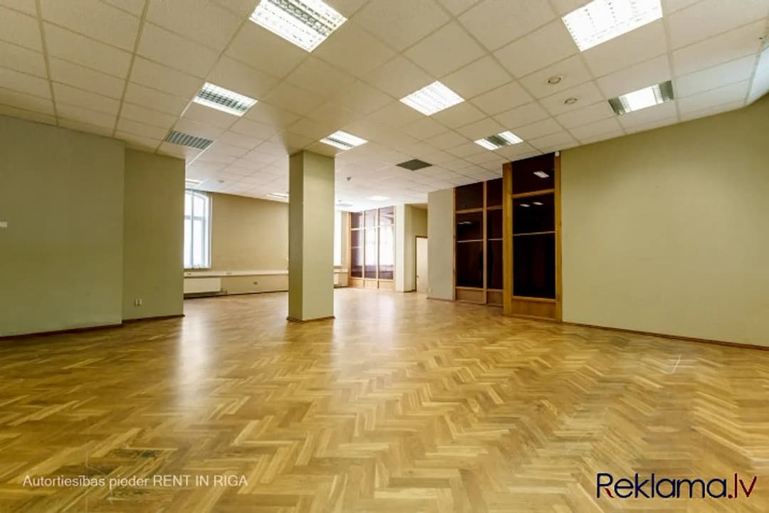Birojs stratēģiski izdevīgā vietā. + 3 izolētas biroju telpas; + 1 open space telpa birojam — bilde 3