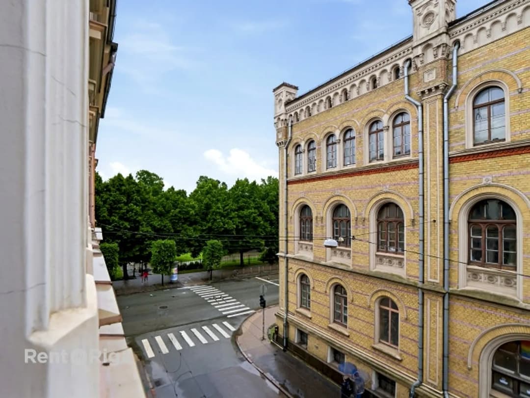 Izīrē gaišu 2 istabu dzīvokli pašā Rīgas centrā! Ienākot dzīvoklī, jūs sagaida neliels — bilde 4
