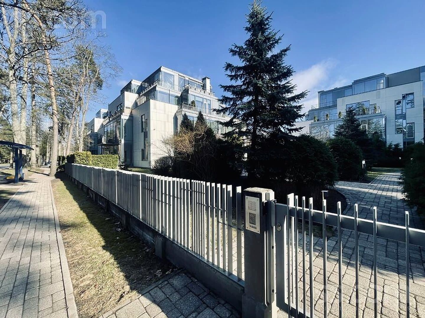 Trīsistabu dzīvoklis — Strelnieku prospekts 50 — bilde 2
