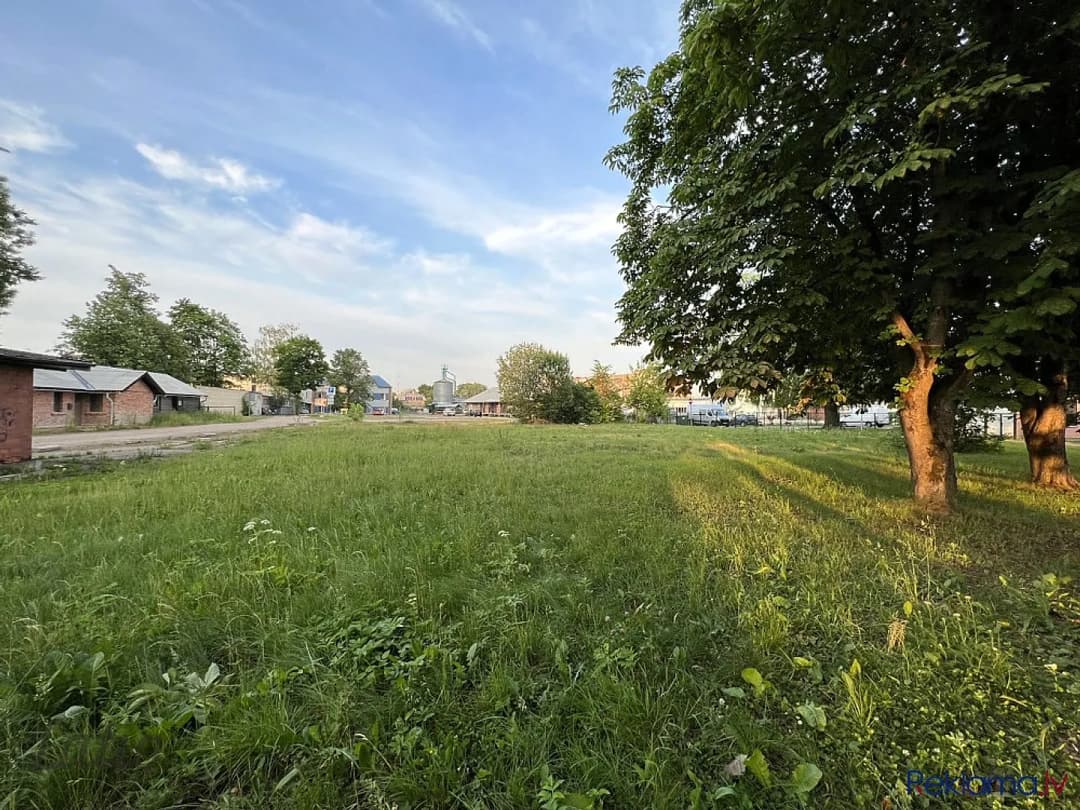 Pārdod zemes gabalu Jelgavas centrālajā daļā. Zemes gabals 2030 kv.m., atrodas sabiedriskās — bilde 4