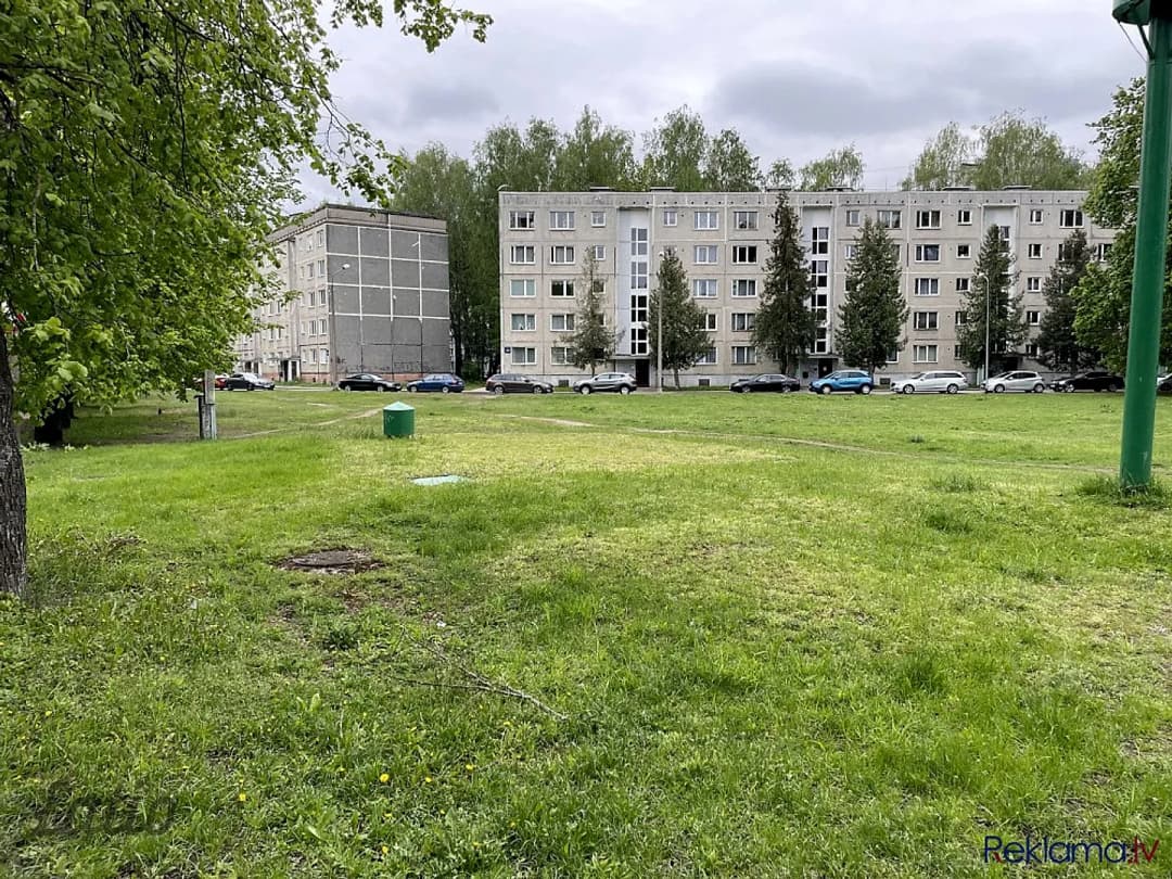 Pārdod zemes gabalu, par kadastrālo vērtību, daudzstāvu apbūves rajonā, kas pēc — bilde 2