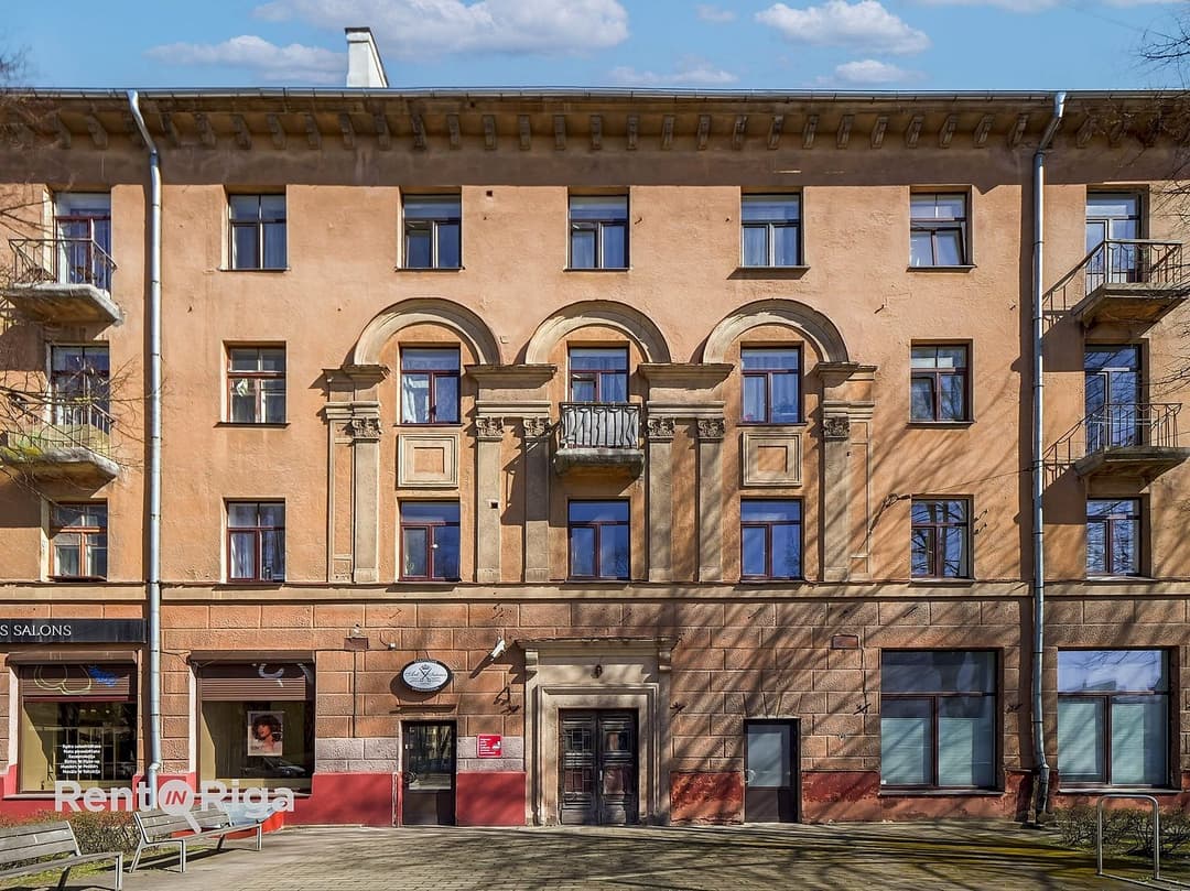 Dzirnavu iela 149A, Centrs