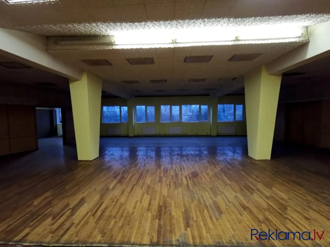 Iznomā bijušo aktu zāli industriālajā parkā. Zāle atrodas 2.stāvā. Telpas sastāv no — vēl bildes