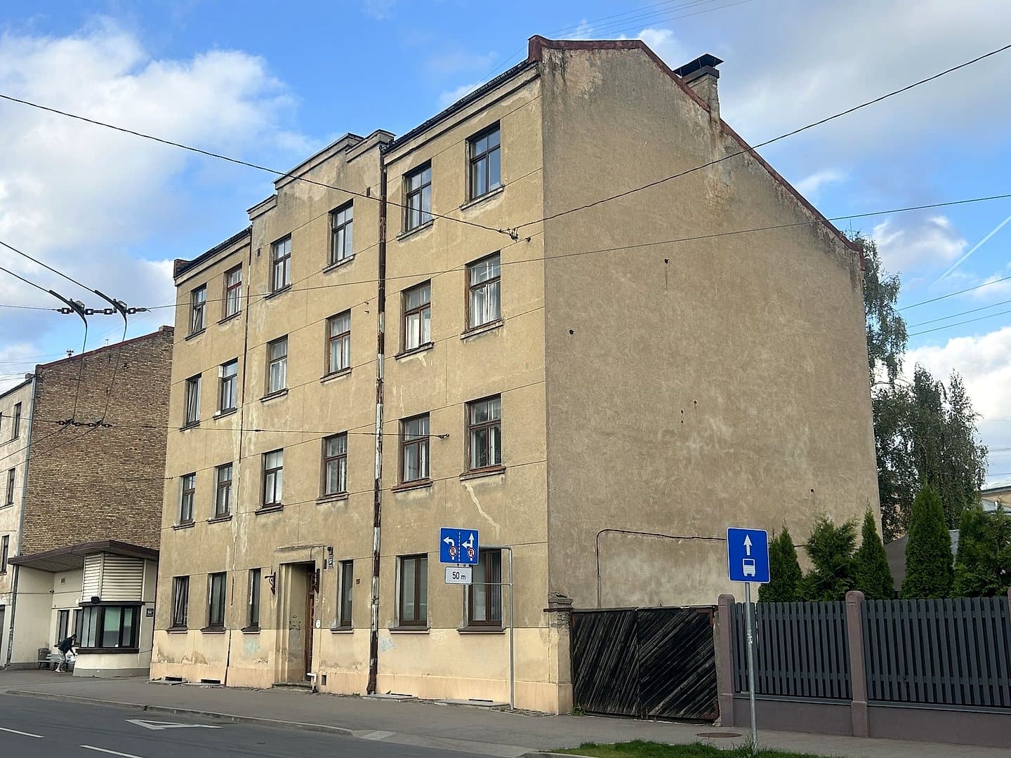 Pērnavas 57, Centrs