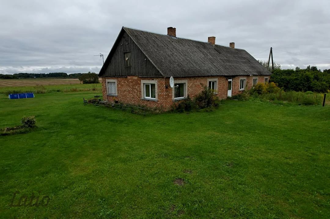 Pārdod dzīvojamo māju ar saimniecības ēku un zemes gabalu 3,9 ha.
Apbūve:
1940. gadā — bilde 2