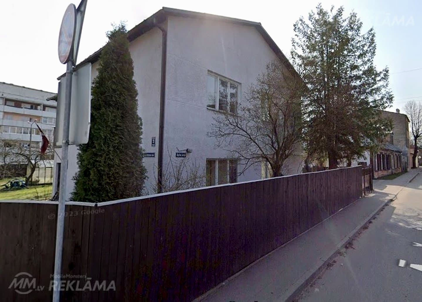 Izīrē māju Rīgā,Torņkalnā.