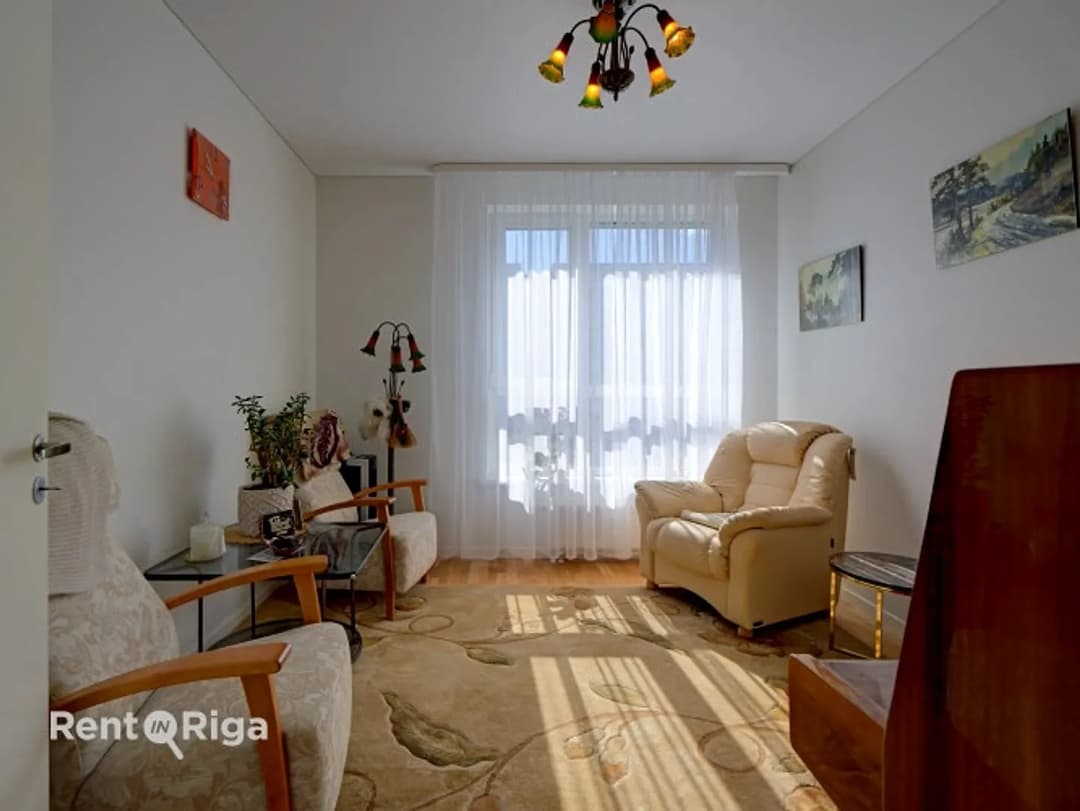 Tiek piedāvāts iegādei gaišs un funkcionāls trīs istabu dzīvoklis projektā Ezerjugla, — vēl bildes