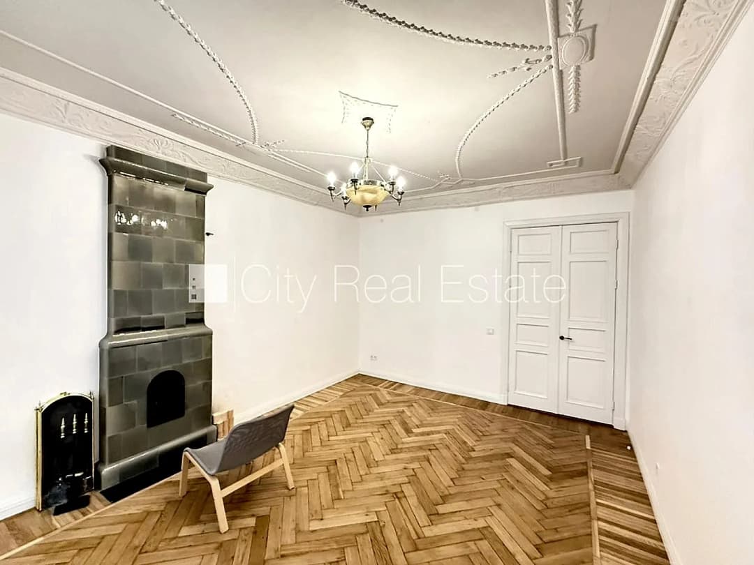 Fasādes māja, renovēta māja, slēgts pagalms, ieeja no ielas, luksuss apartamenti , logi — bilde 3