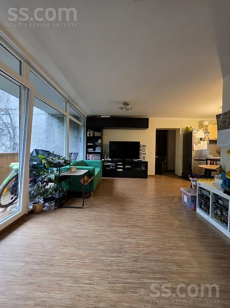 Divistabu dzīvoklis — Tapešu 25 — bilde 3