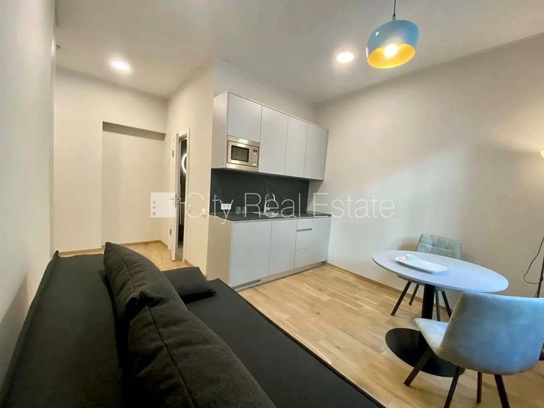 Pagalma ēka, renovēta māja, slēgts pagalms, ieeja no pagalma, ir lifts, kāpņu telpa pēc