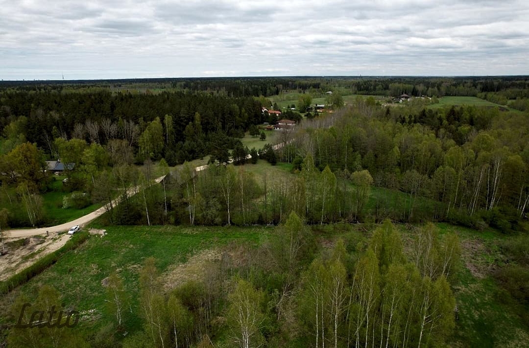 Pārdod 2400 m lielu zemesgabalu Ķekavā, Ķekavas novadā.
Īpašums atrodas klusā un zaļā