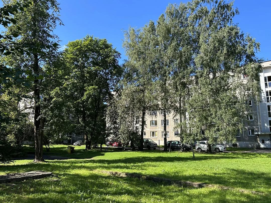 Pardod zemes gabalu ar uz tā esošu daudzdzīvokļu namu.
Dzīvokļu skaits 105.
Universālā — bilde 3