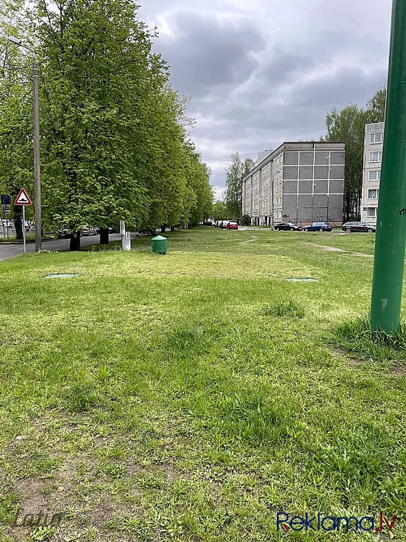 Pārdod zemes gabalu, par kadastrālo vērtību, daudzstāvu apbūves rajonā, kas pēc — bilde 4