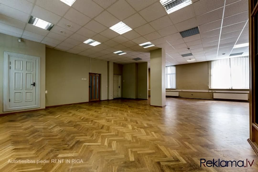 Birojs stratēģiski izdevīgā vietā. + 3 izolētas biroju telpas; + 1 open space telpa birojam — bilde 4