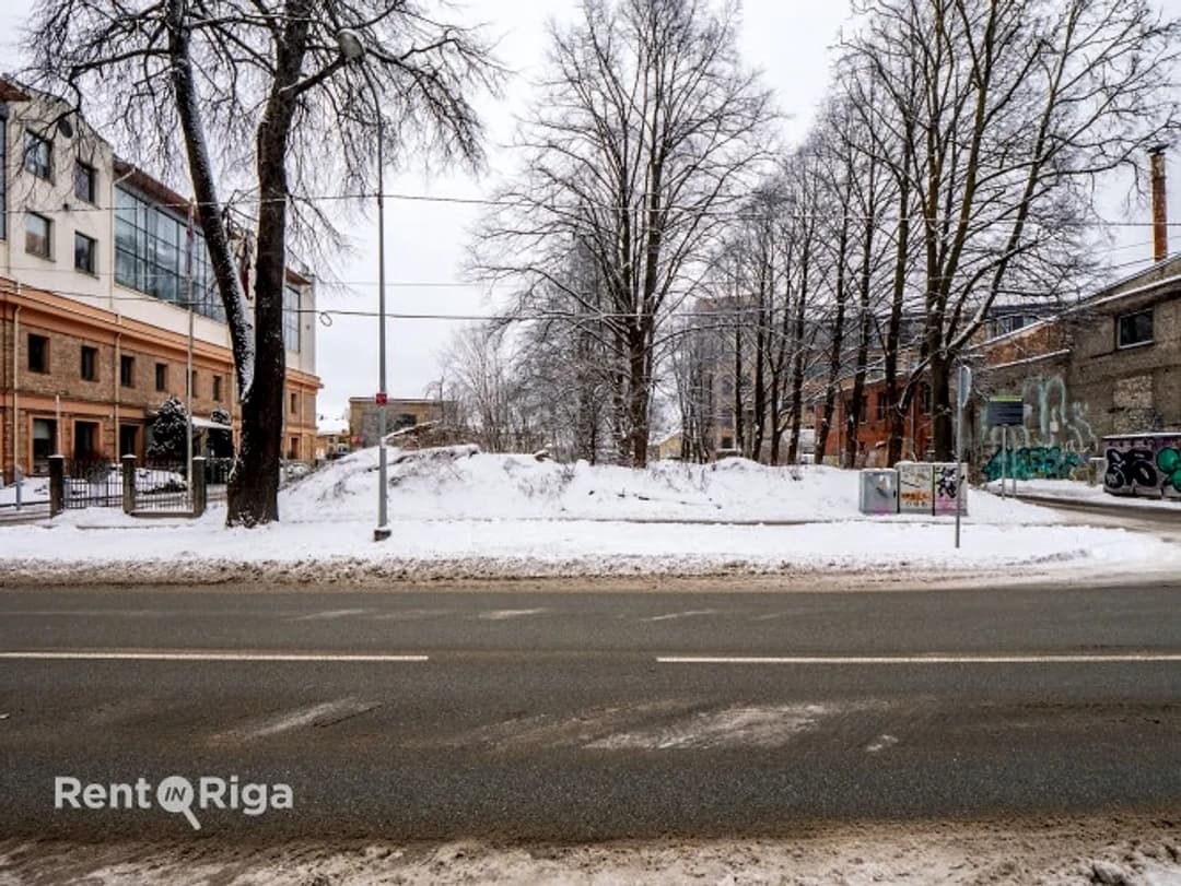 Pārdod zemes gabalu VEF'ā. +Perspektīva lokācijas, attīstīta infrastruktūra; + Jauktas — vēl bildes