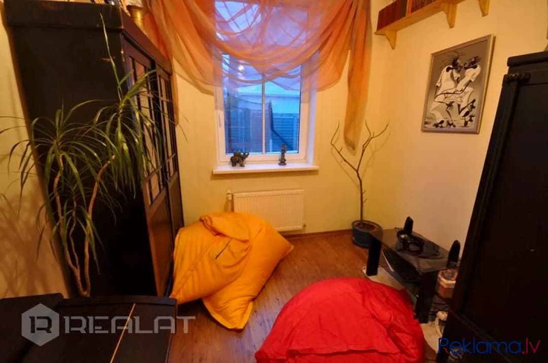 Izīrē māju ilgtermiņā no septembra. Līdz jūrai 7 min. Pirmajā stāvā halle, viesistaba, — bilde 2