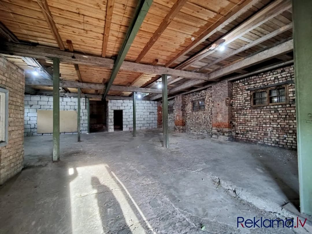 Noliktavas telpas Brīvības 439. - lielie vārti; - telpas nav apkurināmas; - bezmaksas