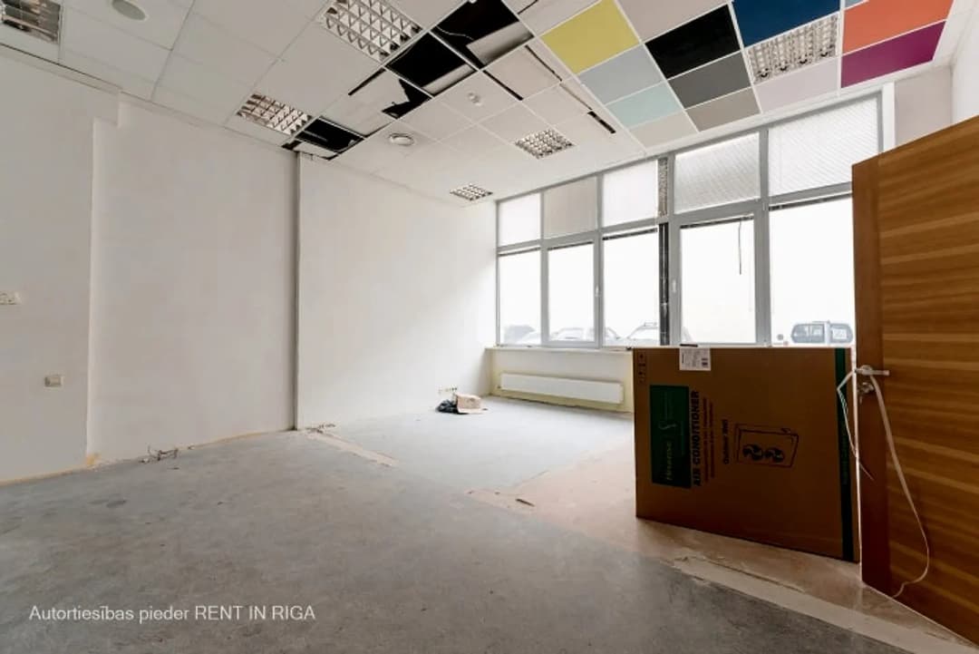 Tirdzniecības/biroja telpas kravu ostas terminālā "Port Magnat". Telpas atrodas fasādes — bilde 2