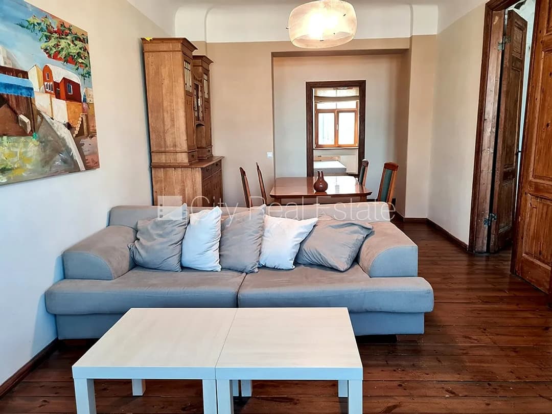 Fasādes māja, slēgts pagalms, ir lifts, balkons, logi vērsti mājas abās pusēs, istabas — bilde 2
