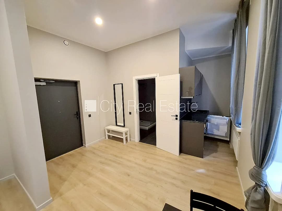 Fasādes māja, renovēta māja, slēgts pagalms, ieeja no ielas un pagalma, ir lifts, kāpņu — bilde 2