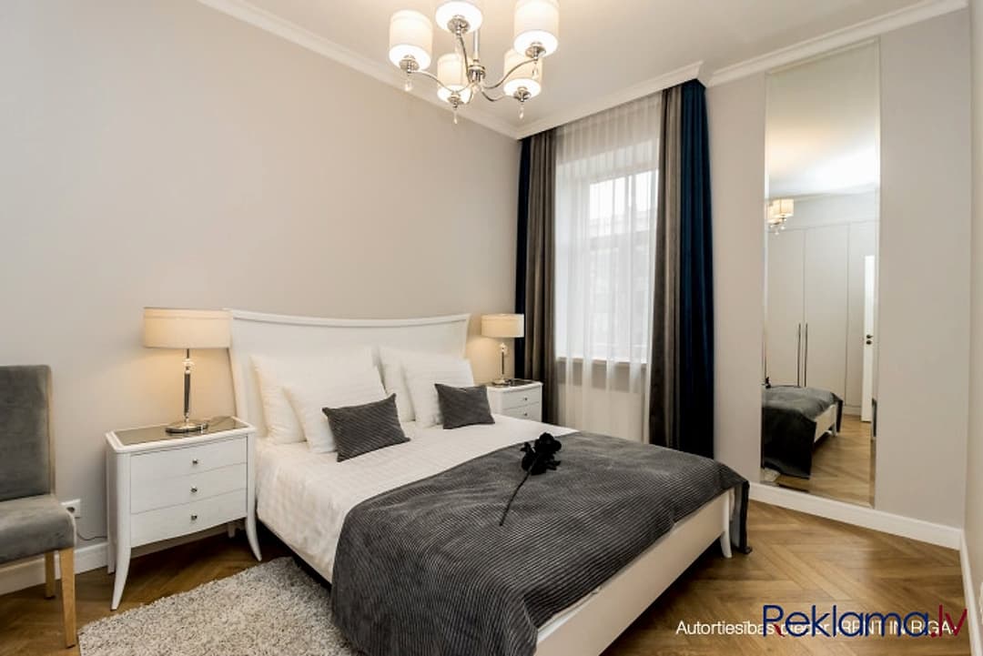 Piedāvājam īrēt ekskluzīvus četru istabu apartamentus Rīgas centrā, jaunā rekonstruētā
