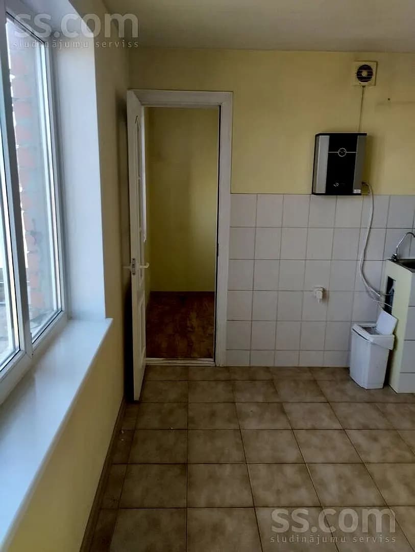 Trīsistabu dzīvoklis — Biržu iela 10 — vēl bildes