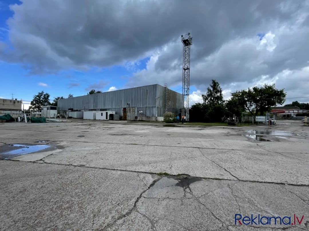 Ražošanas telpas ar telferi. Piedāvājam uz nomu rūpnieciskās ražošanas — vēl bildes