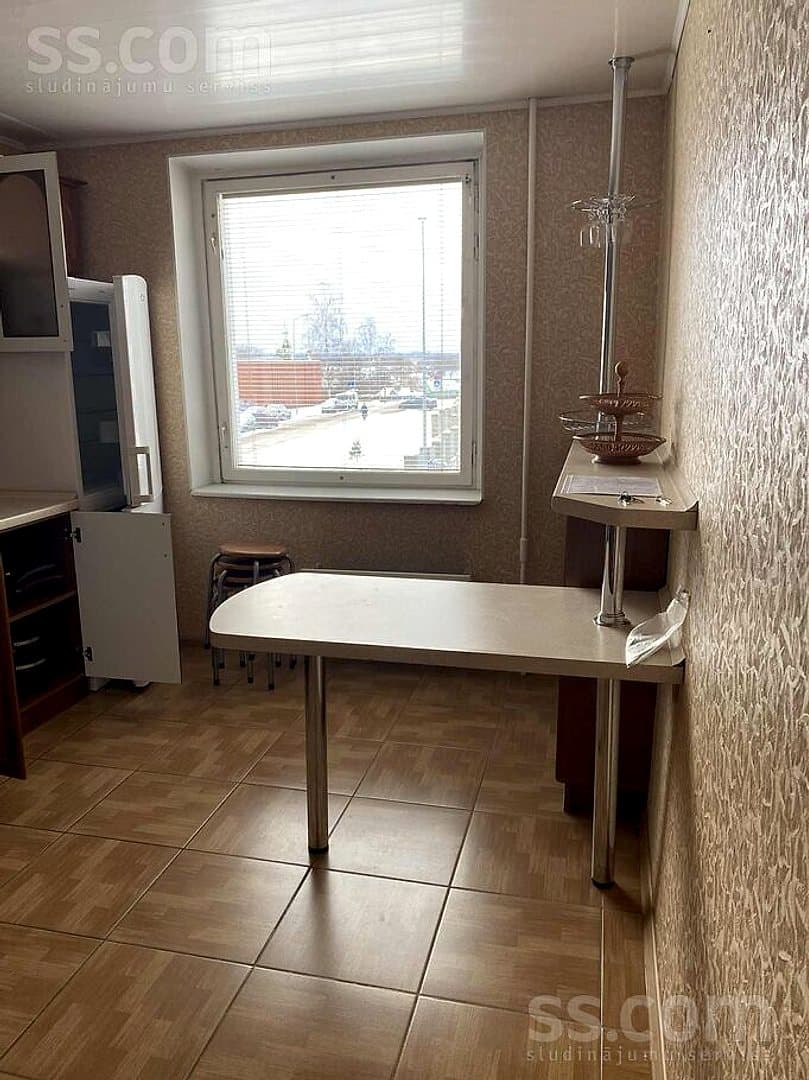 Trīsistabu dzīvoklis — Aveņu iela 25