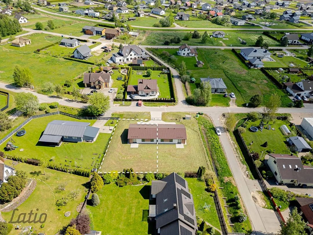 Pārdošanā jauna, mūsdienīga un energoefektīva vienstāva dvīņu mājas daļa Jaunolainē. — bilde 2
