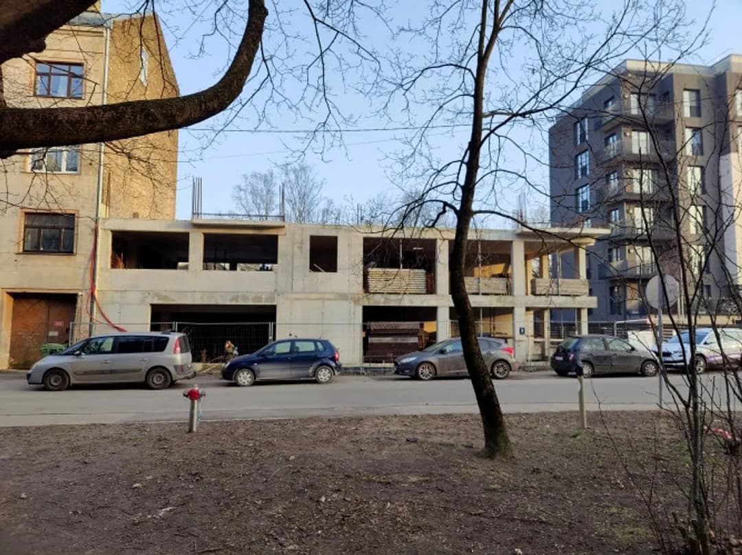 Zeme ar daudzdzīvokļu mājas būvprojektu un iesāktu būvniecību. Projektā ir 33 dzīvokļi — bilde 3