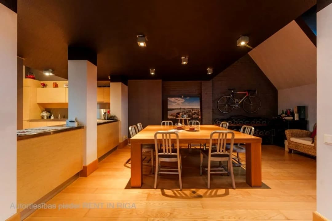 Tiek pārdots penthouse tipa dzīvoklis vēstniecību rajonā - Klusajā centrā. Divstāvu — bilde 4