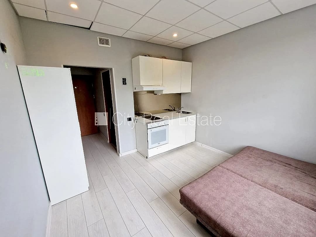 Jaunceltne, fasādes māja, slēgts pagalms, ieeja no ielas, ir lifts, kāpņu telpa pēc — bilde 3