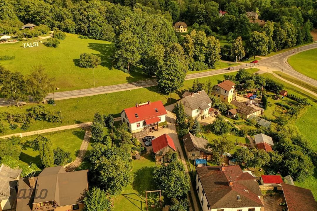 Pārdod lielisku investīciju objektu - ēku Talsos, ainaviskā vietā ar skatu uz Talsu ezeru, kur — bilde 2