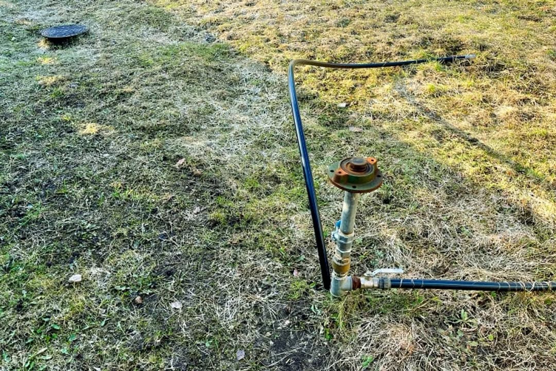 Zemes gabals ar projektu 2 dzīvokļu mājai, ar izbūvētu pamatu plātni (aktuāla būvatļauja), — vēl bildes