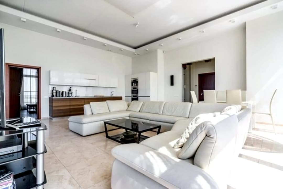 Unikāla iespēja iegādāties īstu penthouse dzīvokli Āgenskalnā. Dzīvoklis (133,2m2) aizņem — vēl bildes
