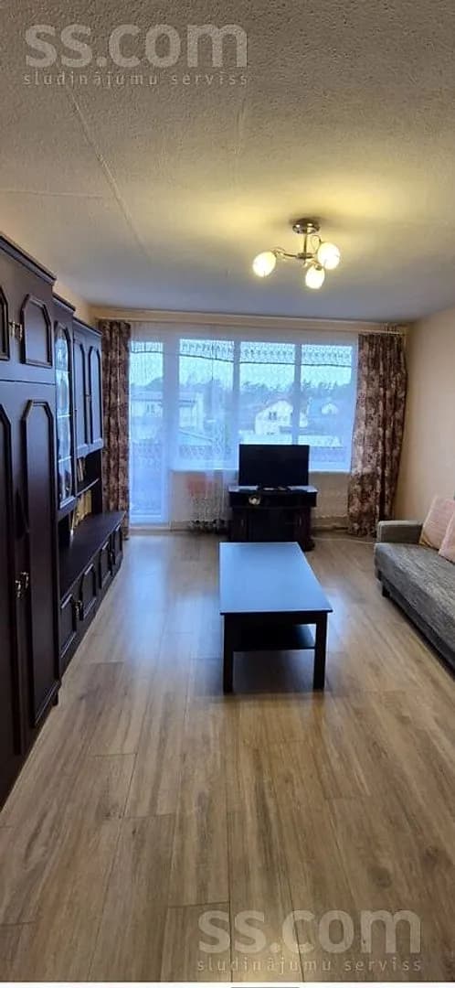 Trīsistabu dzīvoklis — Meža prospekts 45