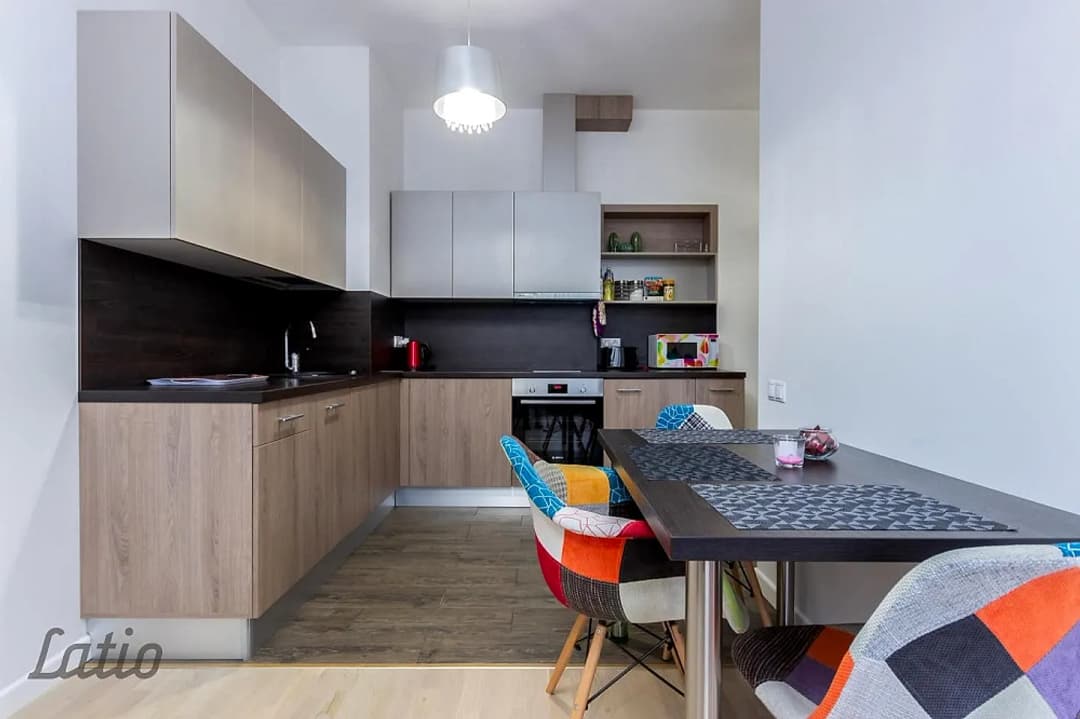 Izīre studio tipa 1 istabu dzīvokli Rīgas centrā pie Vērmaņa dārza atjaunotā un renovētā — bilde 2
