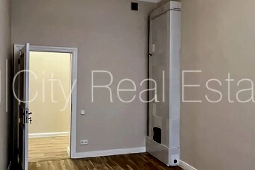 Fasādes māja, restaurēta māja, slēgts pagalms, iežogota teritorija, objektu apsargā fiziskā — bilde 3