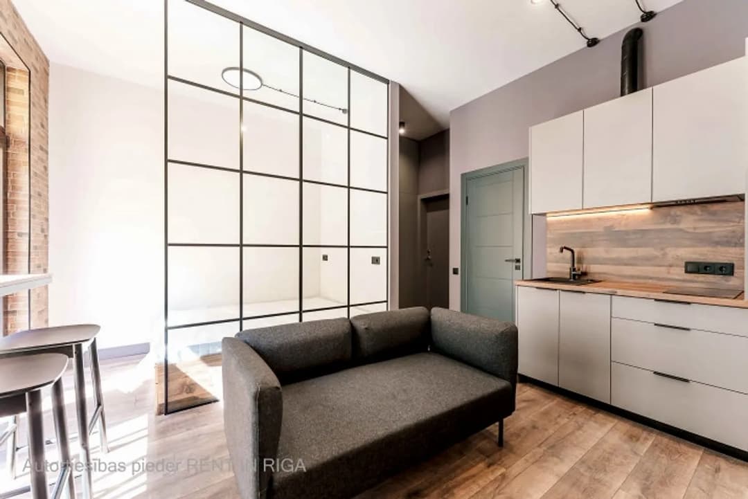Iegādei pieejams mūsdienīgs un līdz detaļām pārdomāts studio tipa dzīvoklis Ernesta — bilde 4