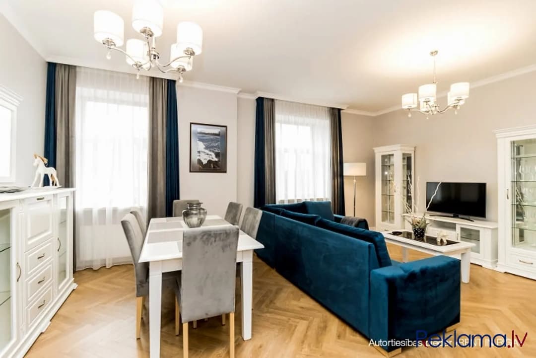 Piedāvājam īrēt ekskluzīvus divu istabu apartamentus Rīgas centrā, jaunā rekonstruētā — bilde 2