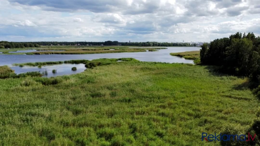Pārdošanā zeme 1.līnijā pie ūdens. 5510 m2 liels zemes gabals Mangaļsalā, robežojas ar — vēl bildes