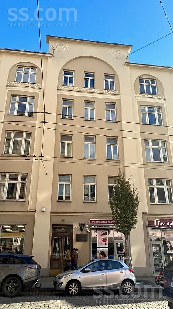 Trīsistabu dzīvoklis — Tērbatas 38