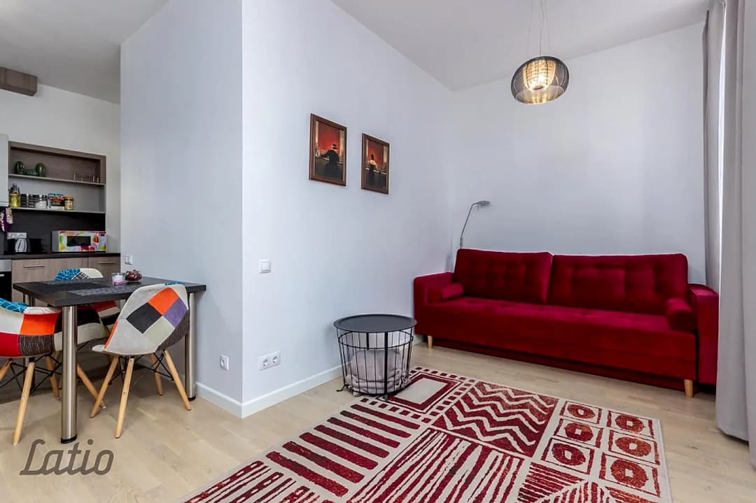 Izīre studio tipa 1 istabu dzīvokli Rīgas centrā pie Vērmaņa dārza atjaunotā un renovētā — vēl bildes
