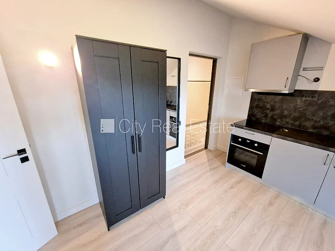 Fasādes māja, renovēta māja, slēgts pagalms, ieeja no ielas, mansards, ir lifts, kāpņu telpa — bilde 4